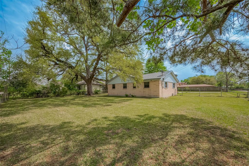 111 N 11th Street, Highlands, Texas image 32