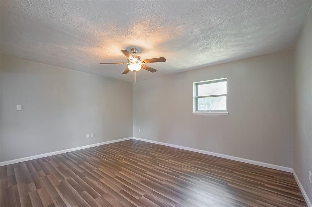 111 N 11th Street, Highlands, Texas image 4