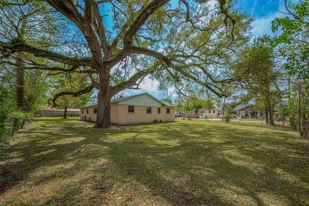 111 N 11th Street, Highlands, Texas image 30