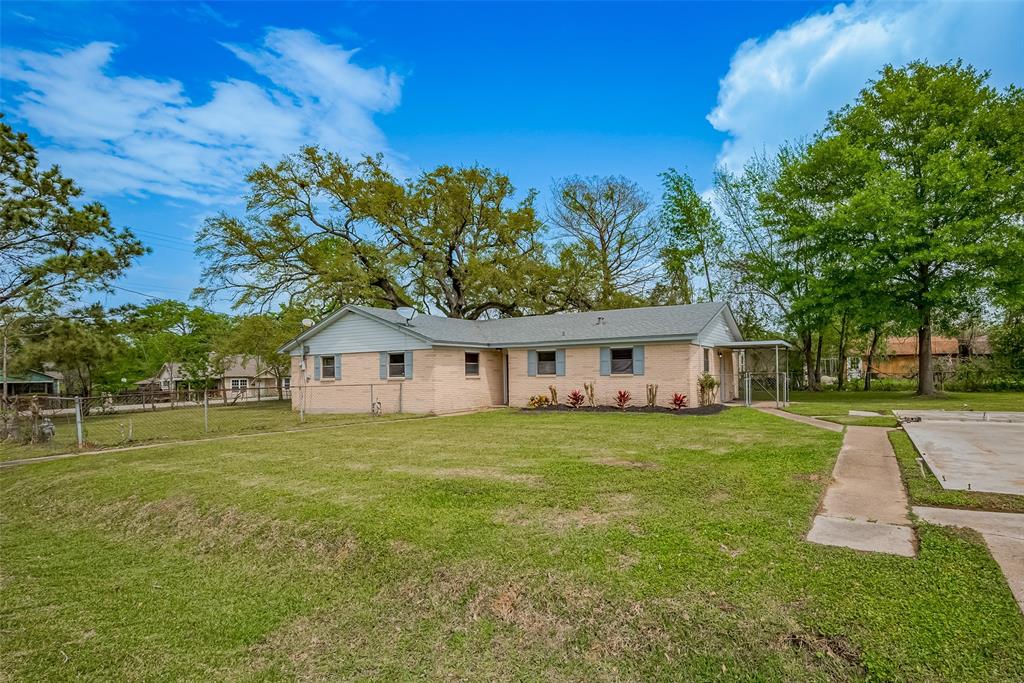 111 N 11th Street, Highlands, Texas image 28