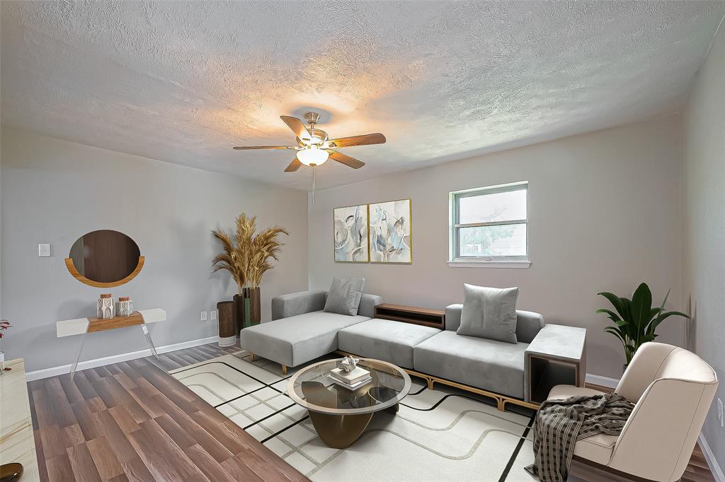 111 N 11th Street, Highlands, Texas image 1
