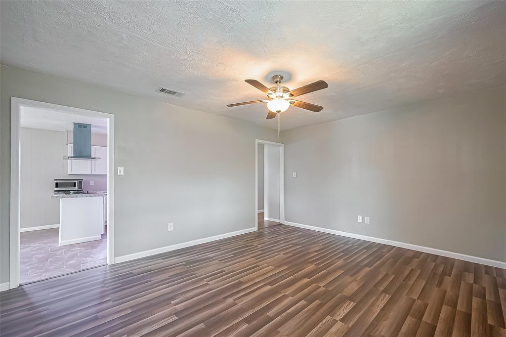 111 N 11th Street, Highlands, Texas image 6