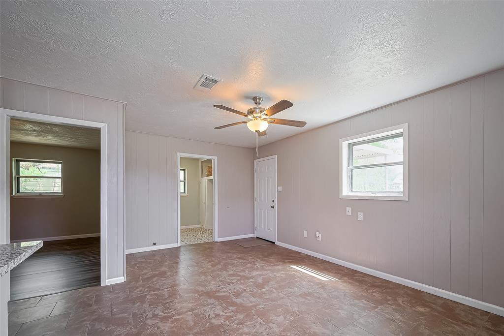 111 N 11th Street, Highlands, Texas image 14