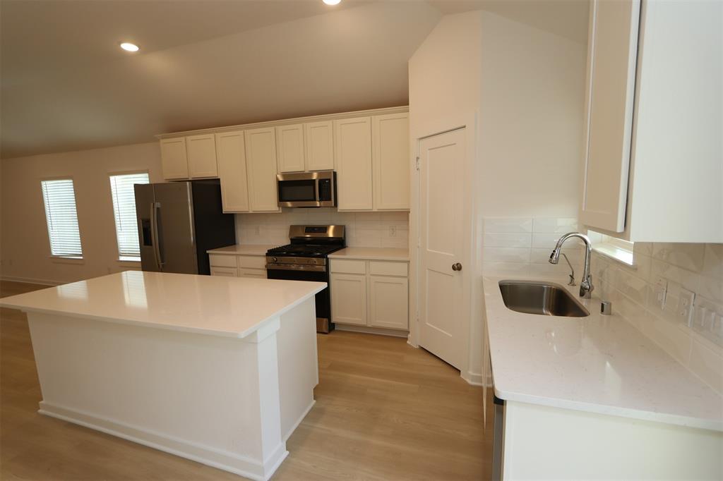 5818 Sun Blaze Way, Fulshear, Texas image 2