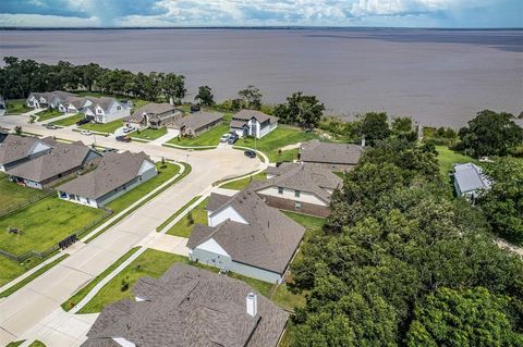 A home in Anahuac