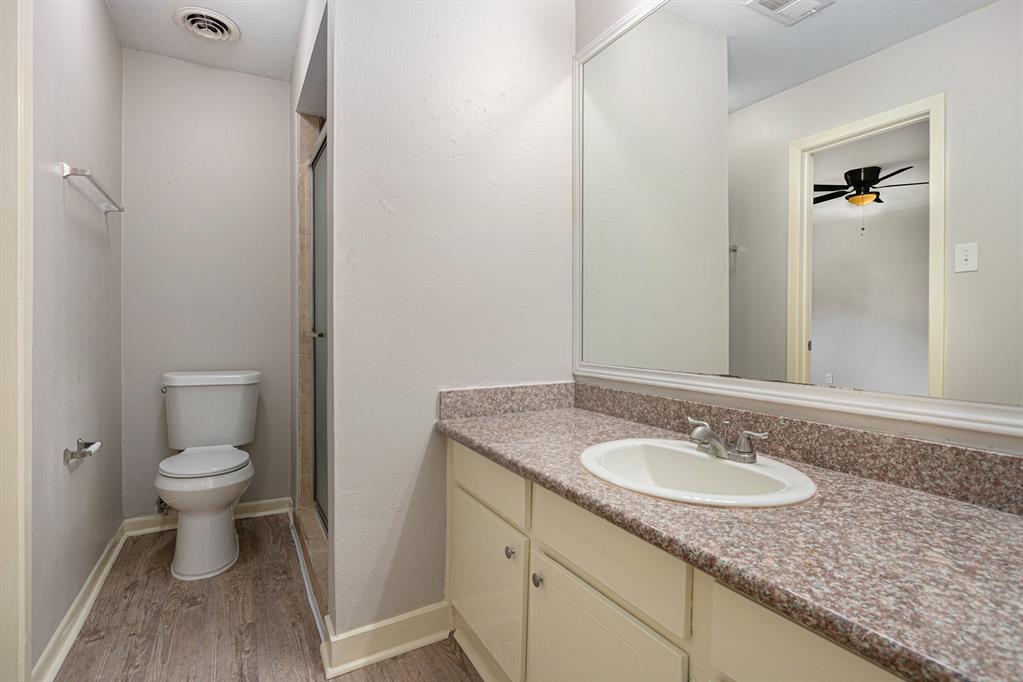 6814 Indian Falls Drive, Houston, Texas image 16