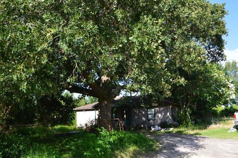 Single Family Residence in Bedias TX 19906 Highway 30.jpg