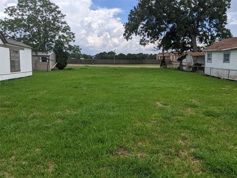 Photo of 107 Correll Avenue, Wharton, TX 77488 (MLS # 17148088) Photo of 107 Correll Avenue, Wharton, TX 77488 (MLS # 17148088)
