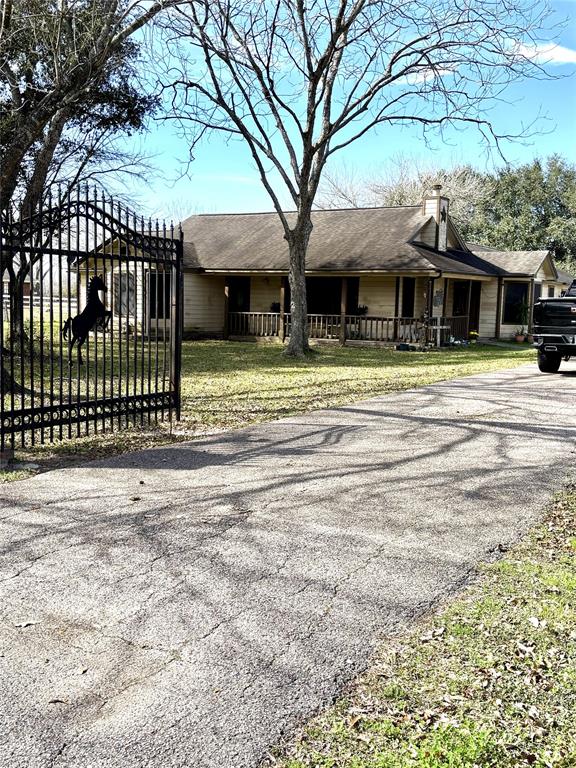 1083 County Road 147, Alvin, Texas image 1