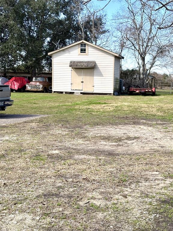 1083 County Road 147, Alvin, Texas image 6