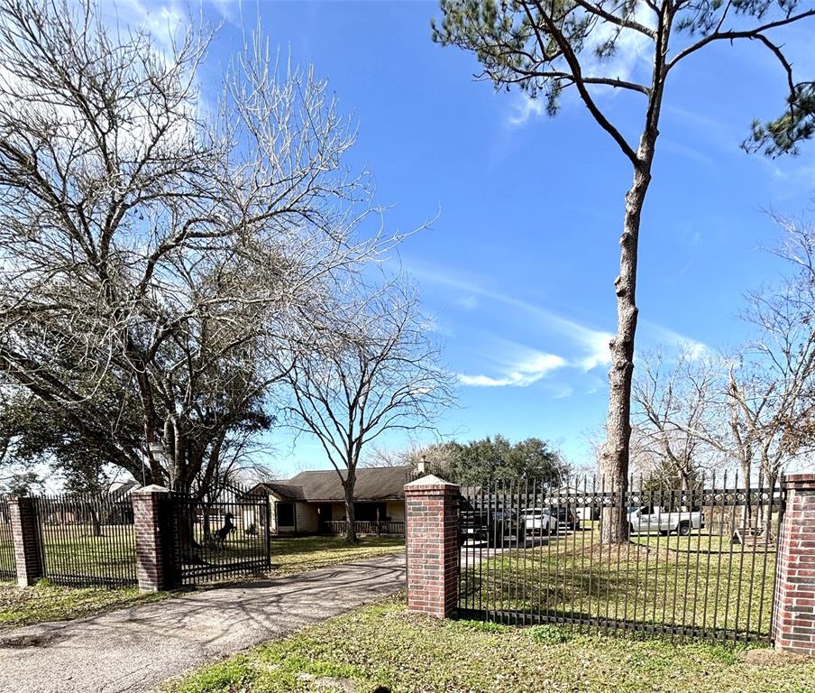 1083 County Road 147, Alvin, Texas image 4