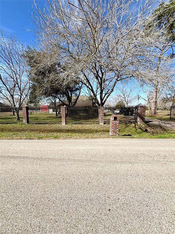 1083 County Road 147, Alvin, Texas image 5