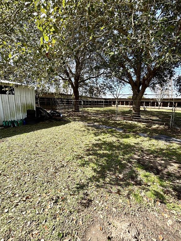 1083 County Road 147, Alvin, Texas image 17