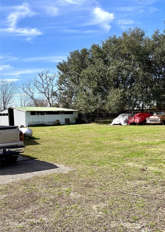 1083 County Road 147, Alvin, Texas image 22