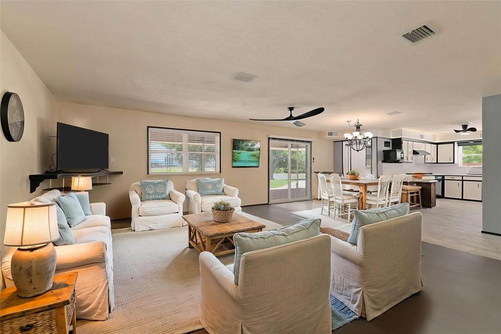 321 Bolling Green Drive, Wharton, Texas image 5
