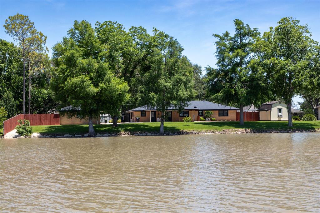 321 Bolling Green Drive, Wharton, Texas image 3
