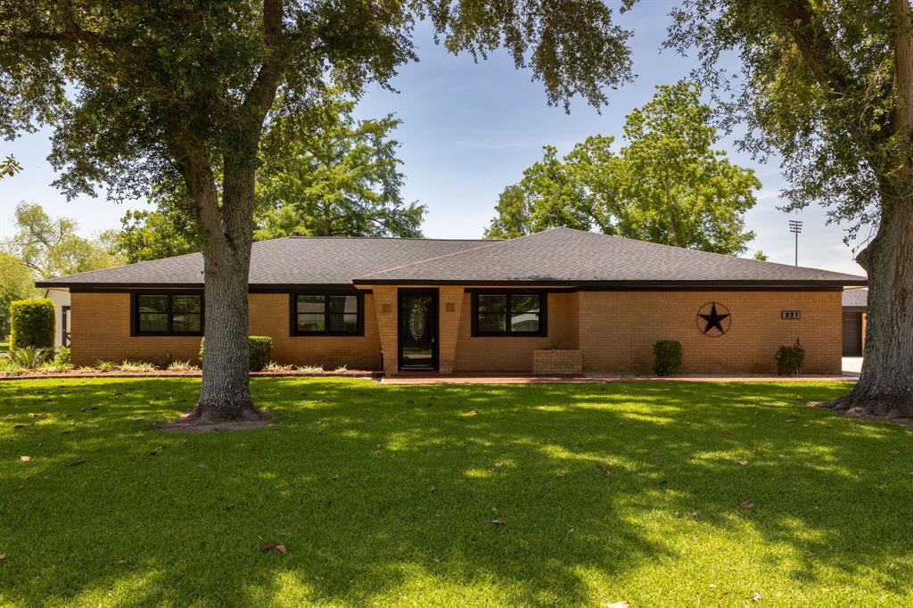 321 Bolling Green Drive, Wharton, Texas image 1