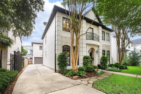 A home in West University Place