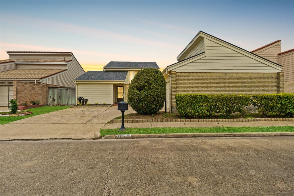 14138 Stokesmount Drive, Houston, Texas image 2