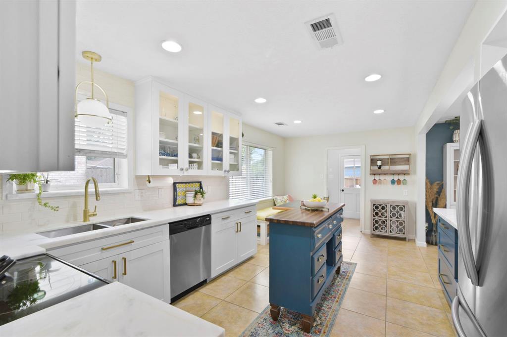 7907 Friars Court Lane, Spring, Texas image 10