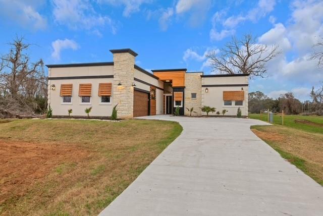 209 Horse Shoe Trail, Angleton, Texas image 1
