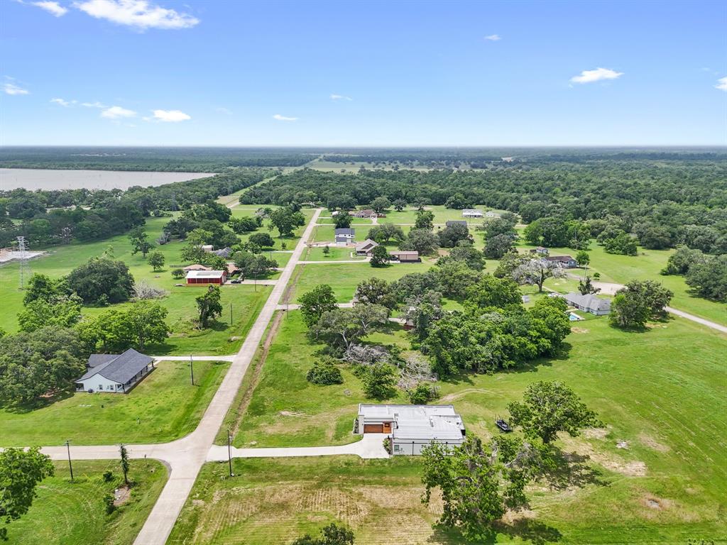 209 Horse Shoe Trail, Angleton, Texas image 30