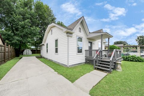 Photo of 6917 Rook Boulevard, Houston, TX 77087 (MLS # 98081366)