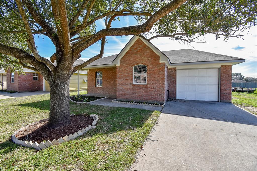 3523 Brook Shadow Drive, Brookshire, Texas image 1