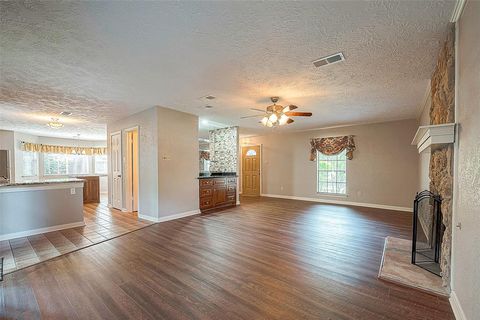 Single Family Residence in Spring TX 7818 Stonehaven Drive 6.jpg