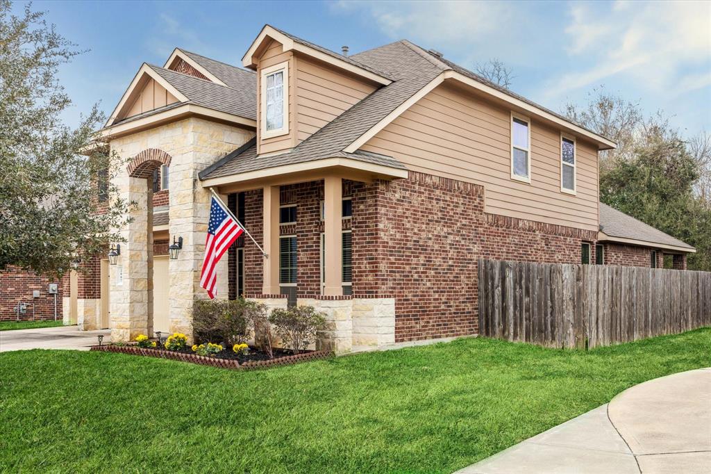 2807 Merlin Lane, Pearland, Texas image 2