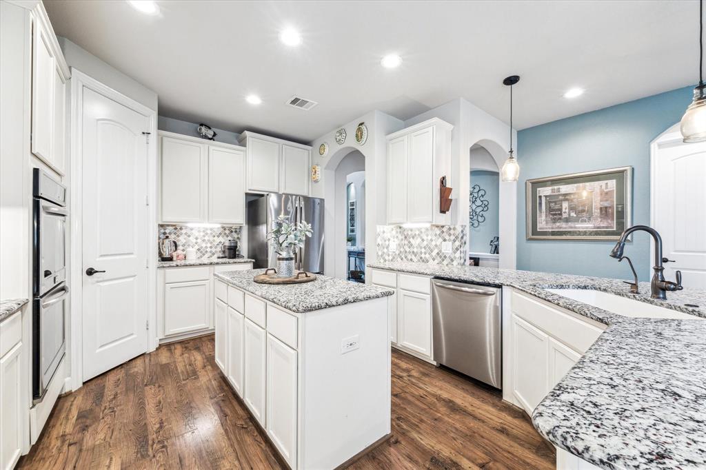 2807 Merlin Lane, Pearland, Texas image 8