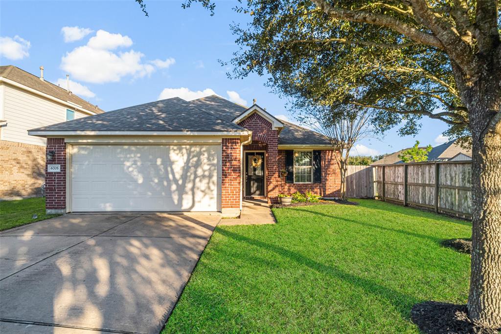 6705 Sequoia Creek Court, Dickinson, Texas image 1