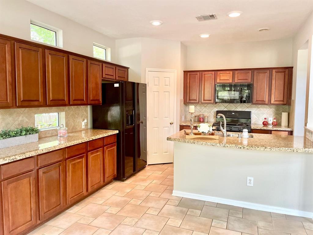 198 N Valley Oaks Circle, The Woodlands, Texas image 12