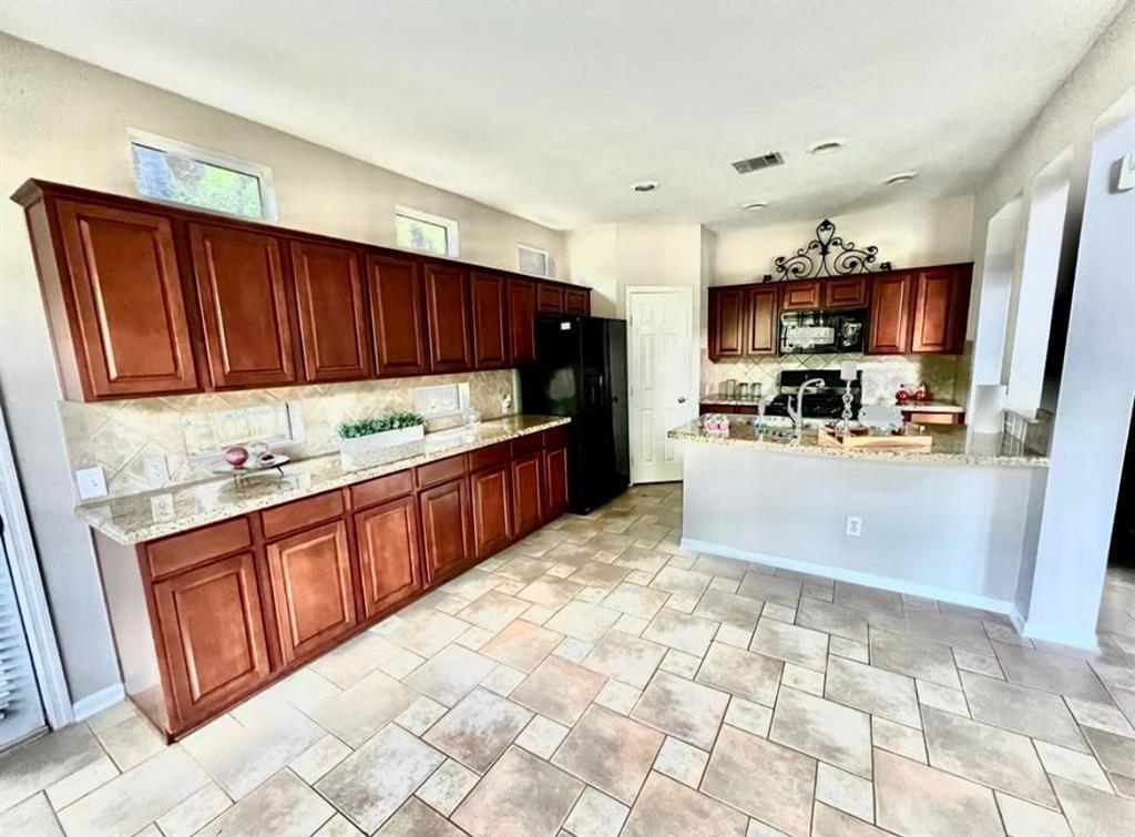 198 N Valley Oaks Circle, The Woodlands, Texas image 14