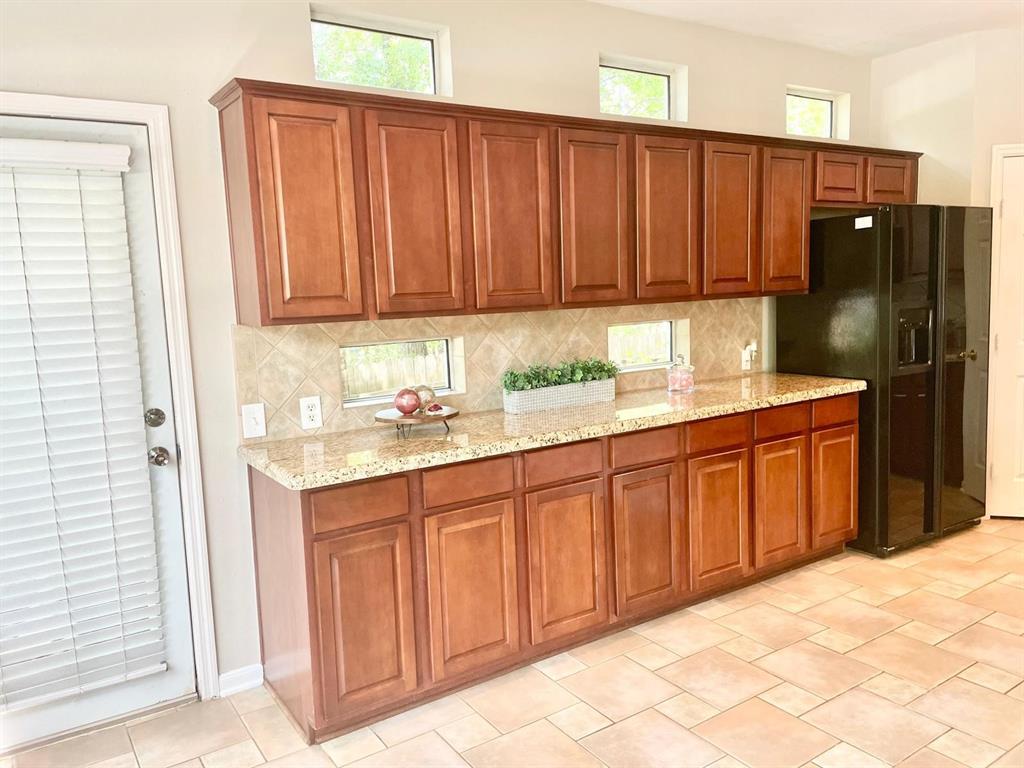 198 N Valley Oaks Circle, The Woodlands, Texas image 11