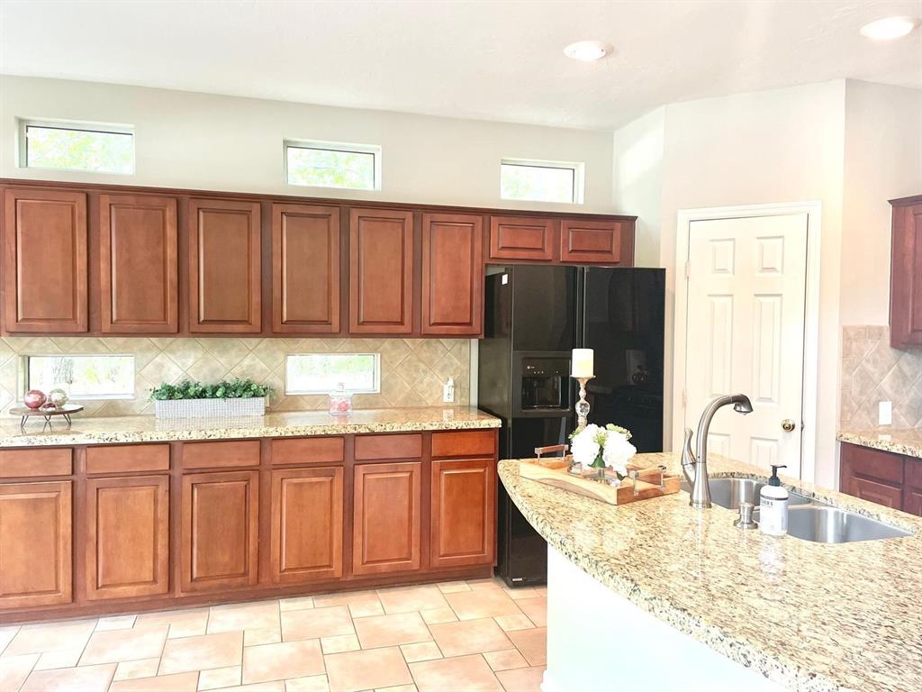 198 N Valley Oaks Circle, The Woodlands, Texas image 13