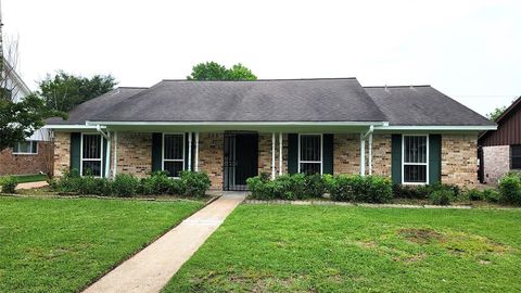 Single Family Residence in Houston TX 8902 Sandstone Street.jpg
