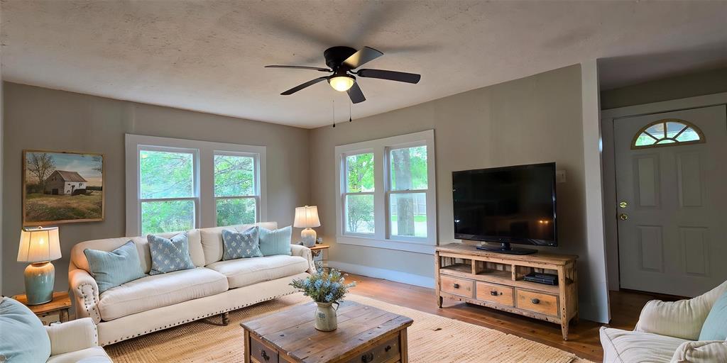 724 Eagle Lake Road, Sealy, Texas image 8