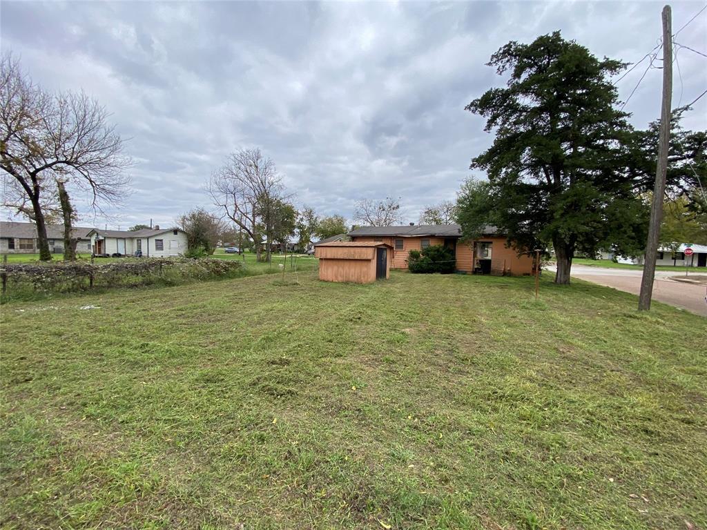 1110 W Davis Street, Hearne, Texas image 8