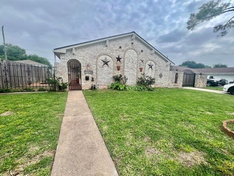 Photo of 11538 Neff Street, Houston, TX 77072 (MLS # 40777519)