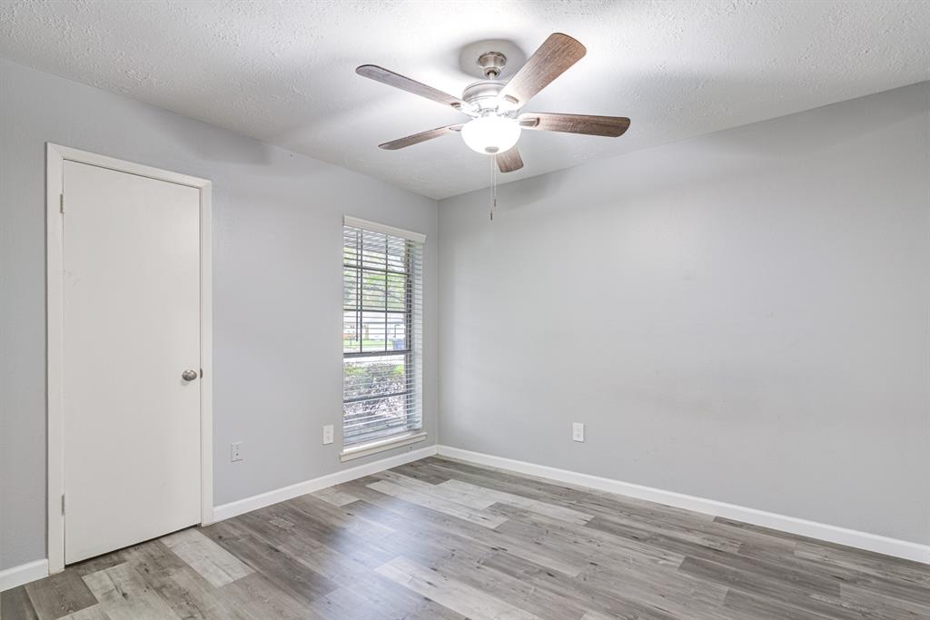 401 Castlelake Drive, Friendswood, Texas image 16
