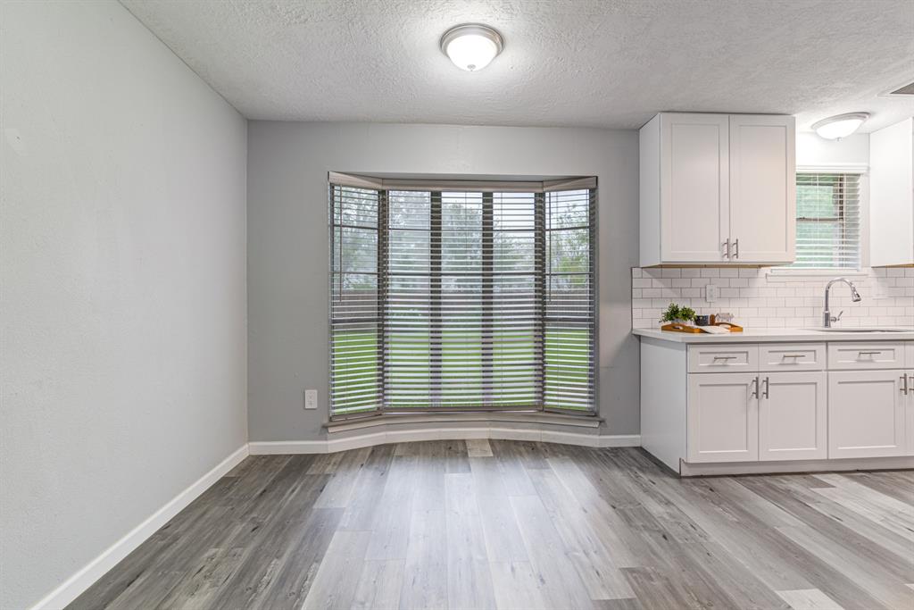 401 Castlelake Drive, Friendswood, Texas image 10