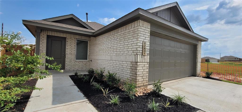 1038 Gentle Nook Drive, Beasley, Texas image 14