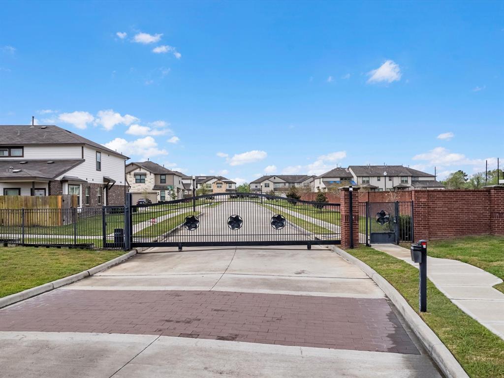 7115 S Elgin Street, Pearland, Texas image 2
