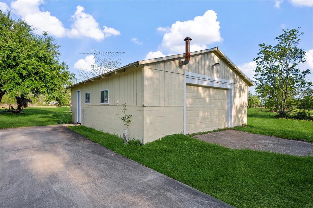 2272 Highway 105, Liberty, Texas image 35