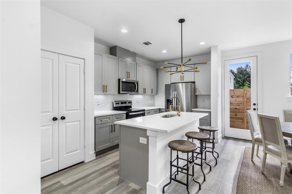 409 Alvia Run Lane #B2, Houston, Texas image 5