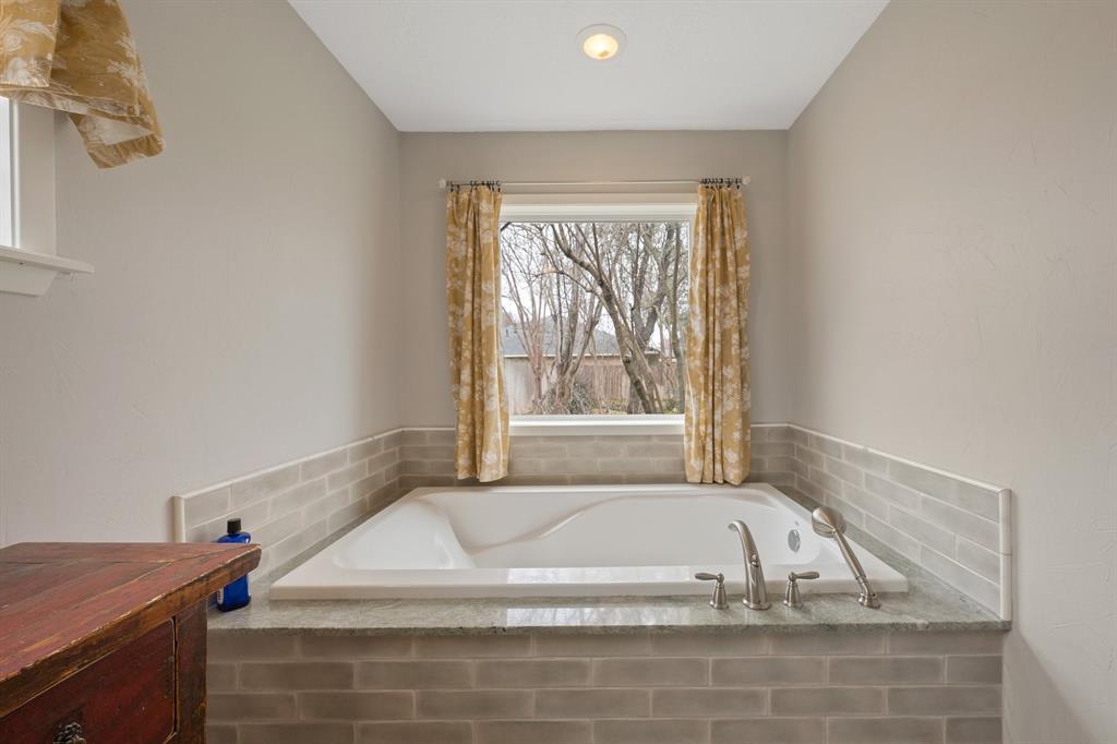8705 Driftwood Drive, College Station, Texas image 27