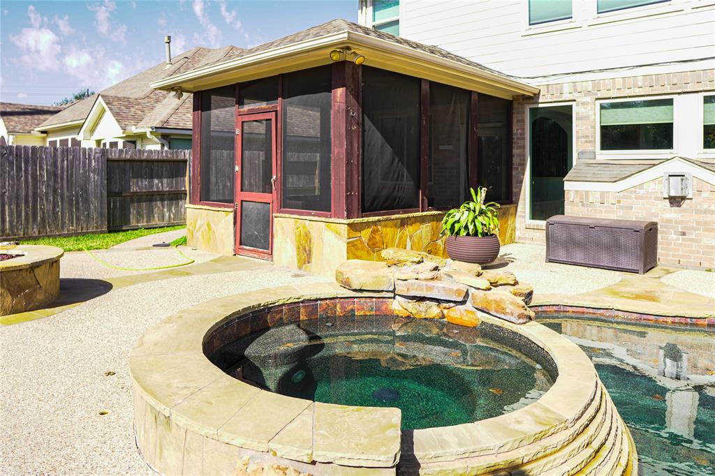 10234 Five Oaks Lane, Missouri City, Texas image 32