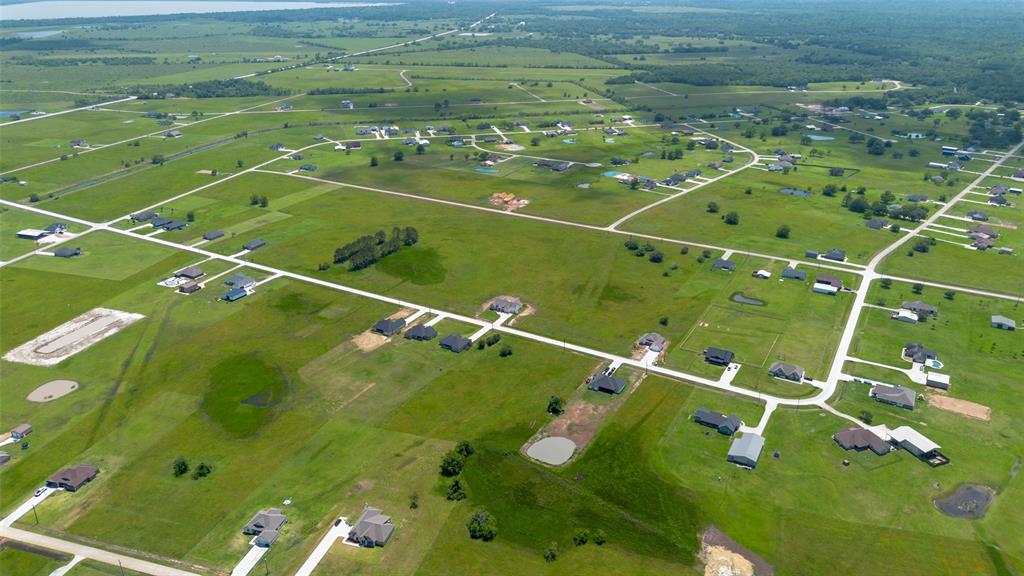 507 Sunset Trail, Angleton, Texas image 9