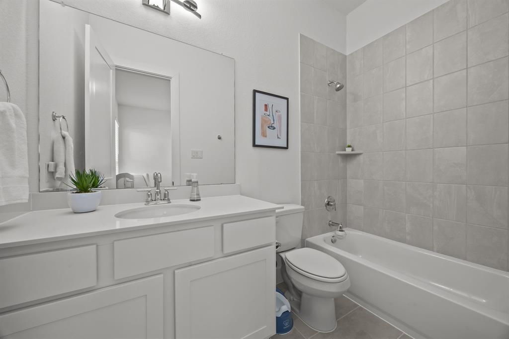 5015 Lake Vista Drive, Manvel, Texas image 24